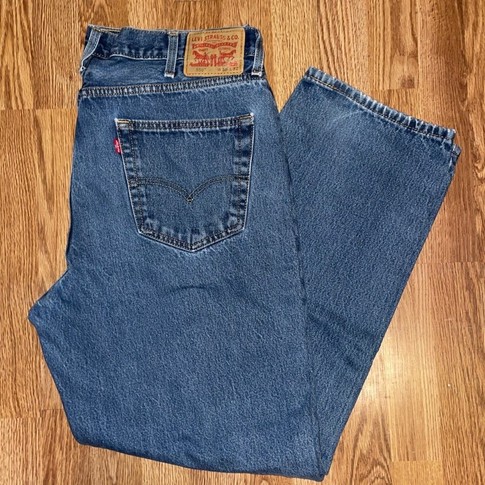 LEVI'S 550 Relaxed Fit 38x32 Light Stonewash 100% Cotton Jeans